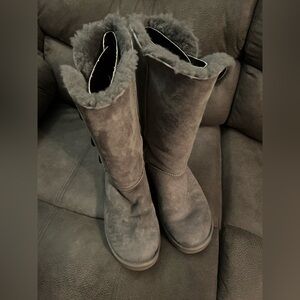 UGG Women's Sz 10 Tall Gray Boots w/ 3 Side Buttons Sheepskin Fur Lined